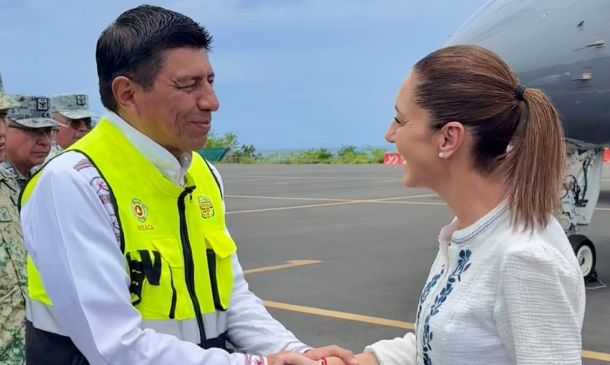 Realiza Sheinbaum sobrevuelo de evaluación en zonas donde impactó huracán Erick en Oaxaca