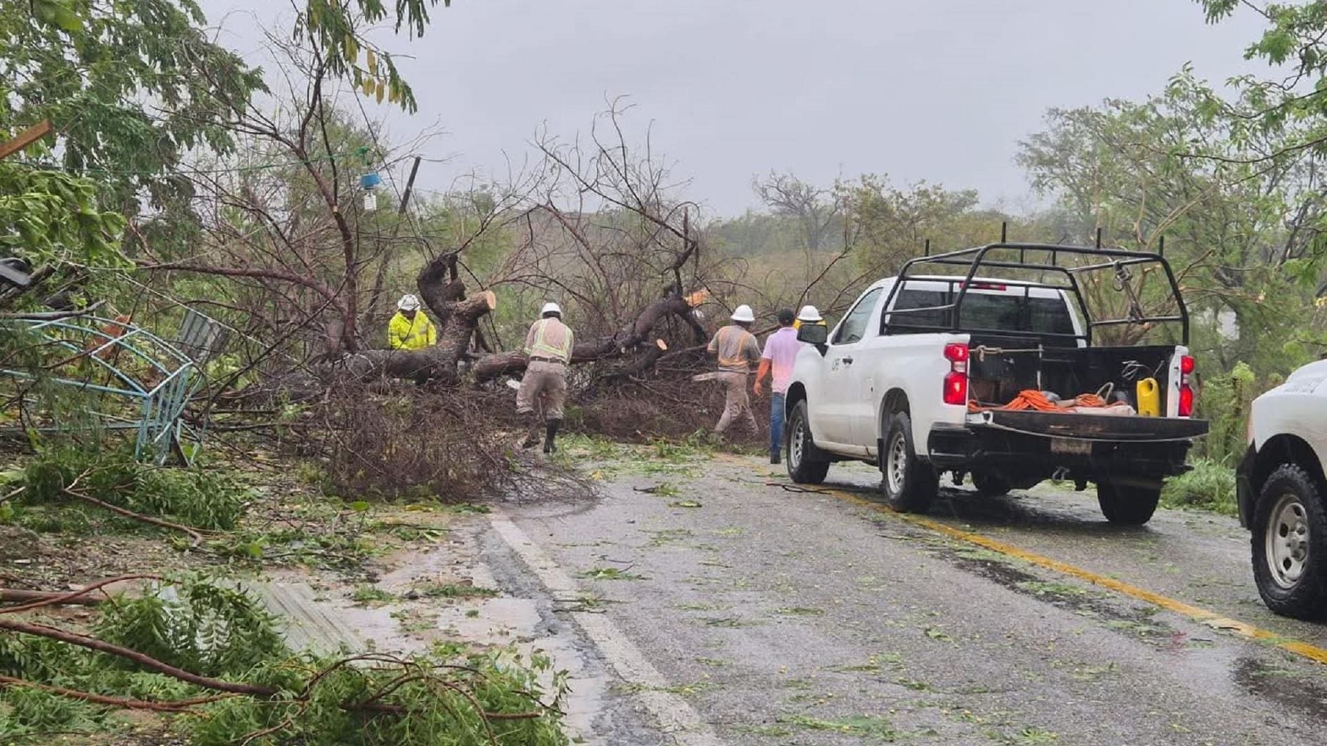 Huracán Erick en Oaxaca: se degrada a categoría 1; sigue provocando lluvias intensas