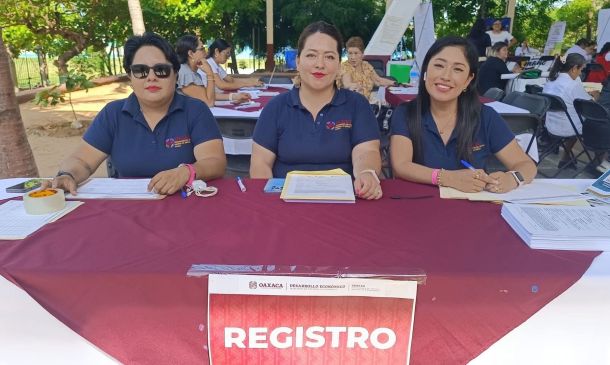 Celebran Feria Nacional del Empleo en Puerto Escondido