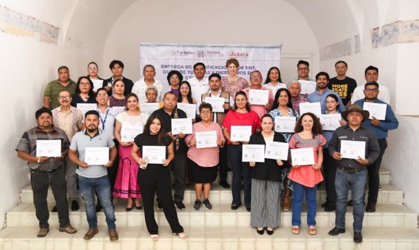 En Oaxaca entrega Sectur distintivos y certificaciones para impulsar el turismo