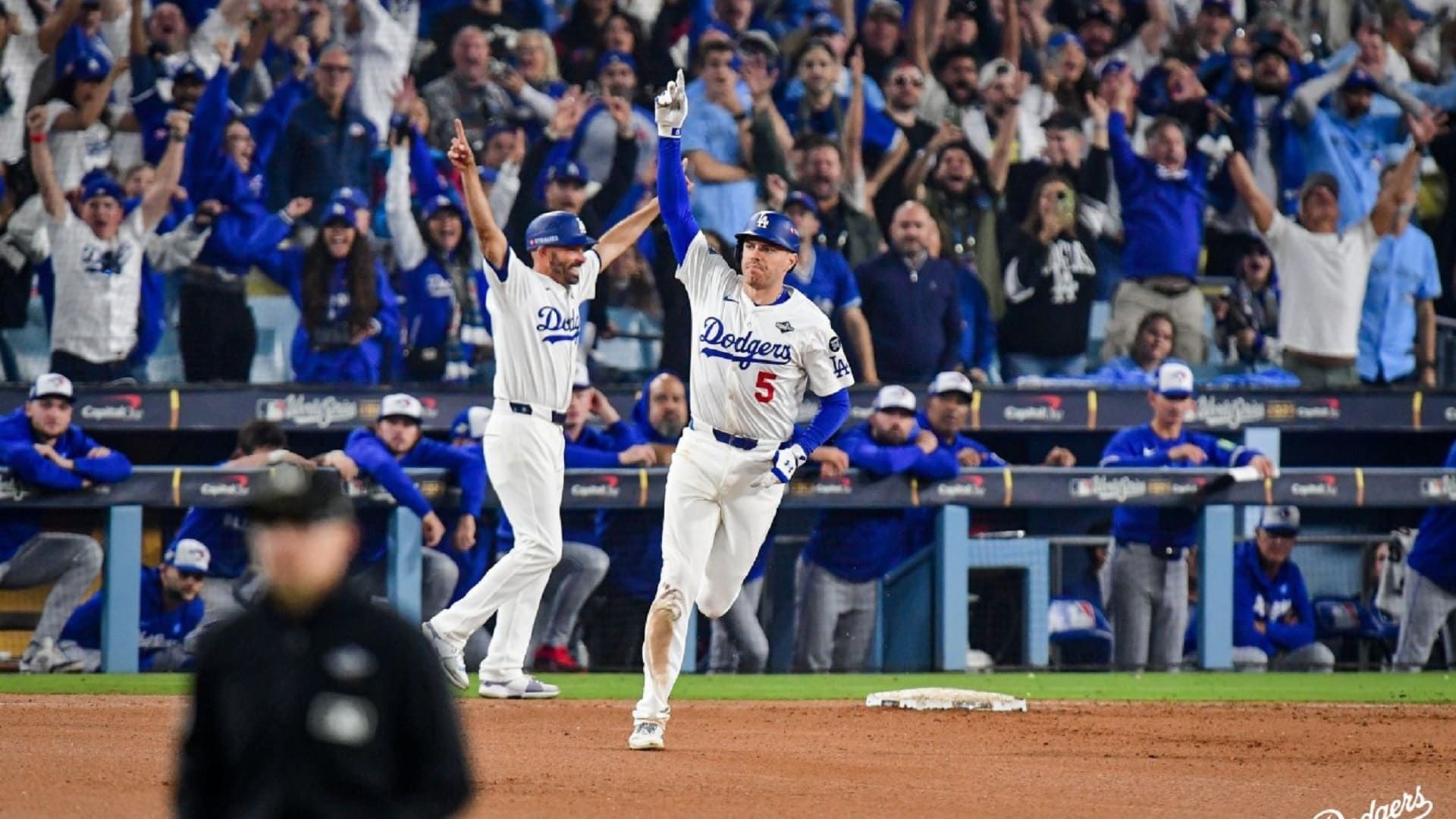 Dodgers superan 6-5 a los Blue Jays en maratónico juego de 18 entradas