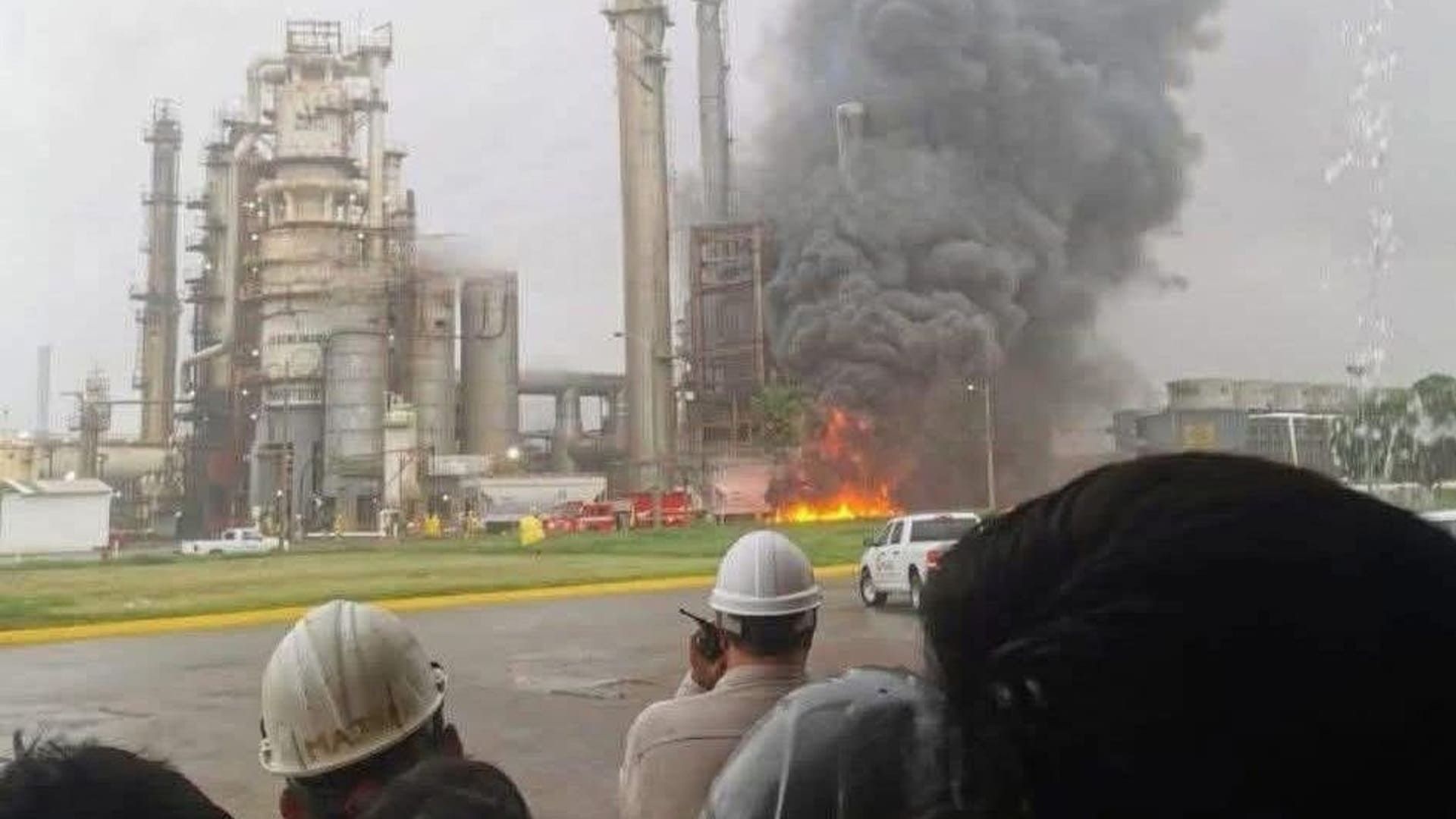 Huracán Erick en Oaxaca: se produce incendio en la refinería Antonio Dovalí Jaime de Salina Cruz