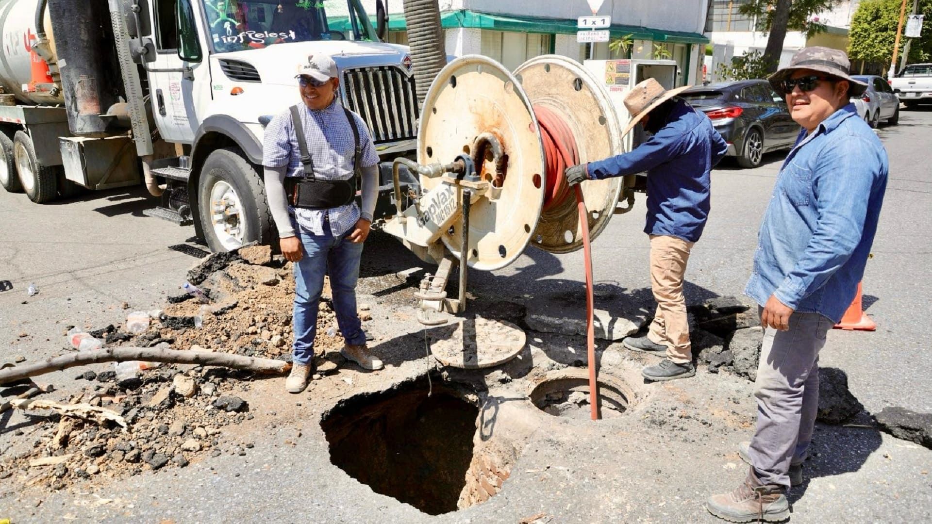 Socavón en la colonia Reforma; Soapa atiende el reporte