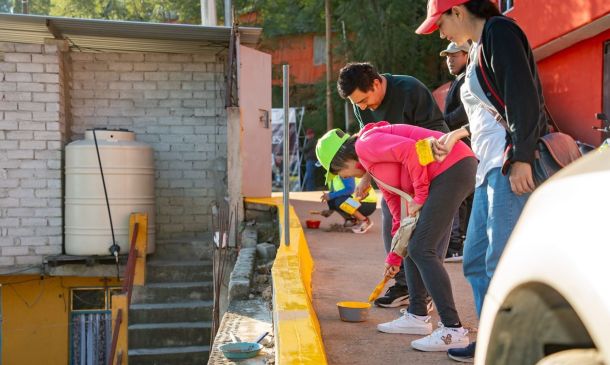 Vecinos de San Juan Chapultepec realizan Tequio Vecinal con escobas, palas y brochas