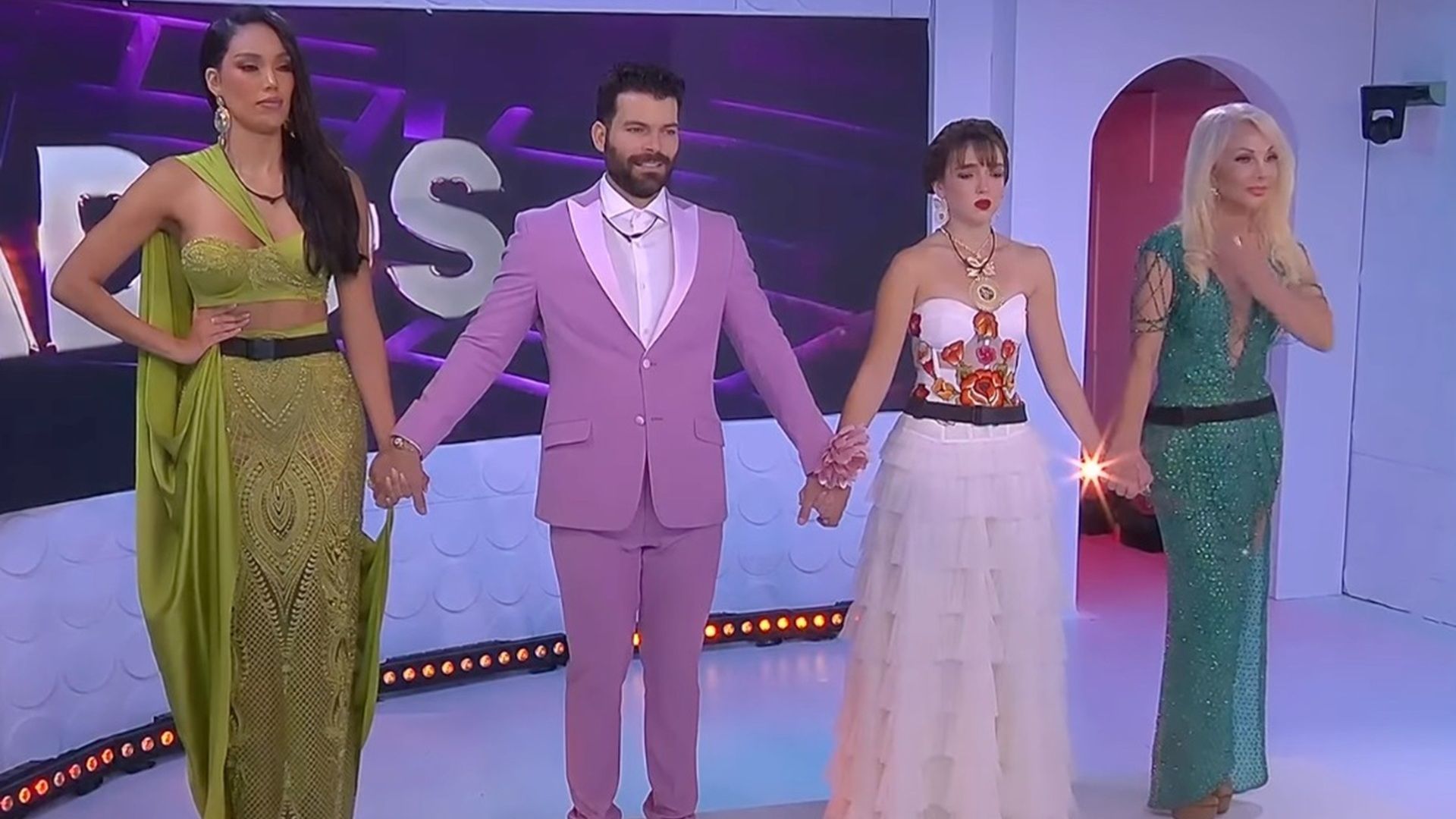 La Casa de los Famosos 2025: Elaine Haro lució un textil oaxaqueño en primera noche de eliminación