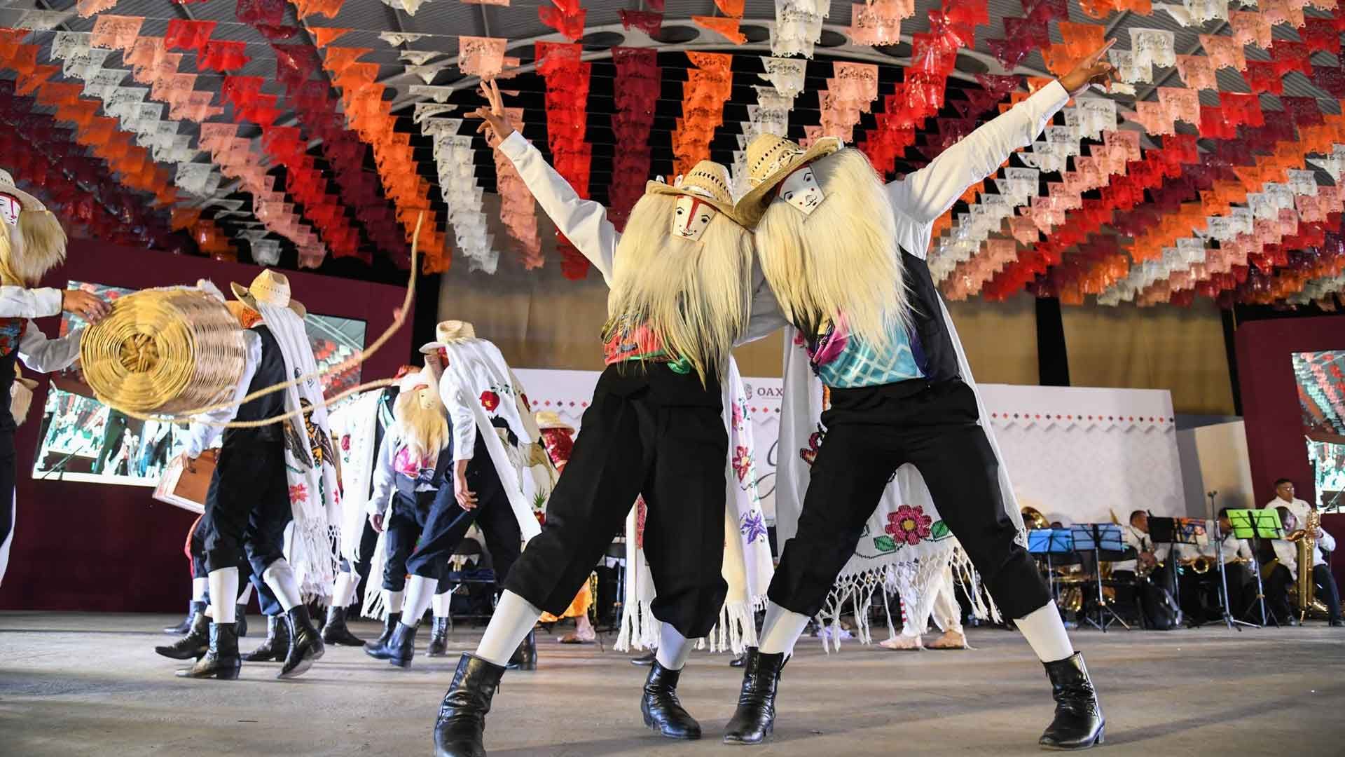 Anuncian convocatoria para delegaciones de la Guelaguetza 2025