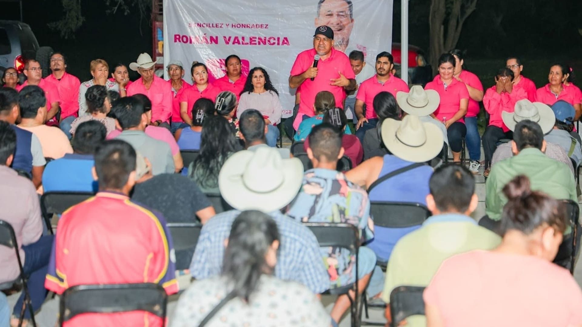 Román Valencia, recibido en Río Valdeflores entre peticiones y apoyo masivo
