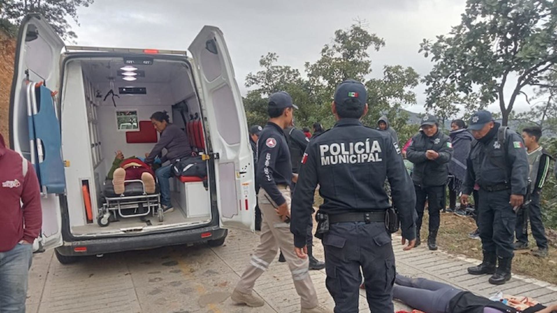 Se reporta volcadura de camión en Santa María Peñoles