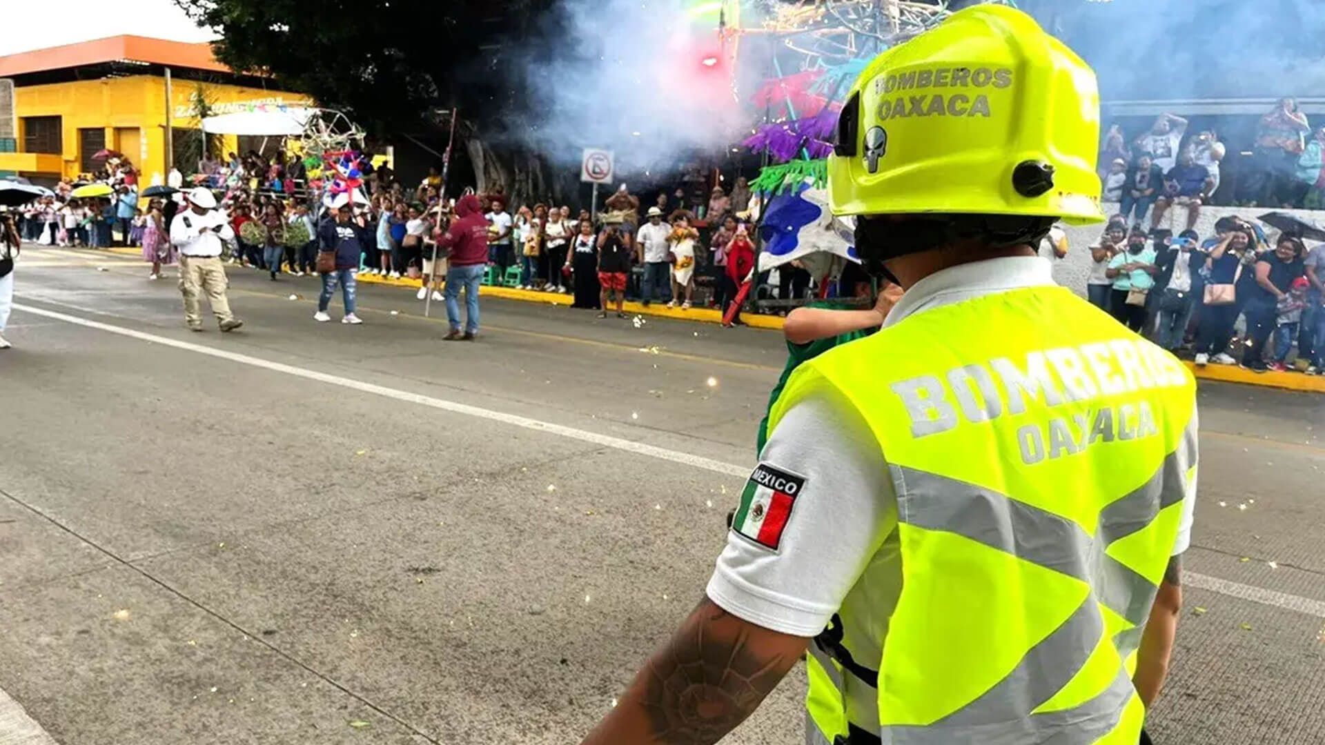 Explosión y lesionados en el desfile de la Guelaguetza