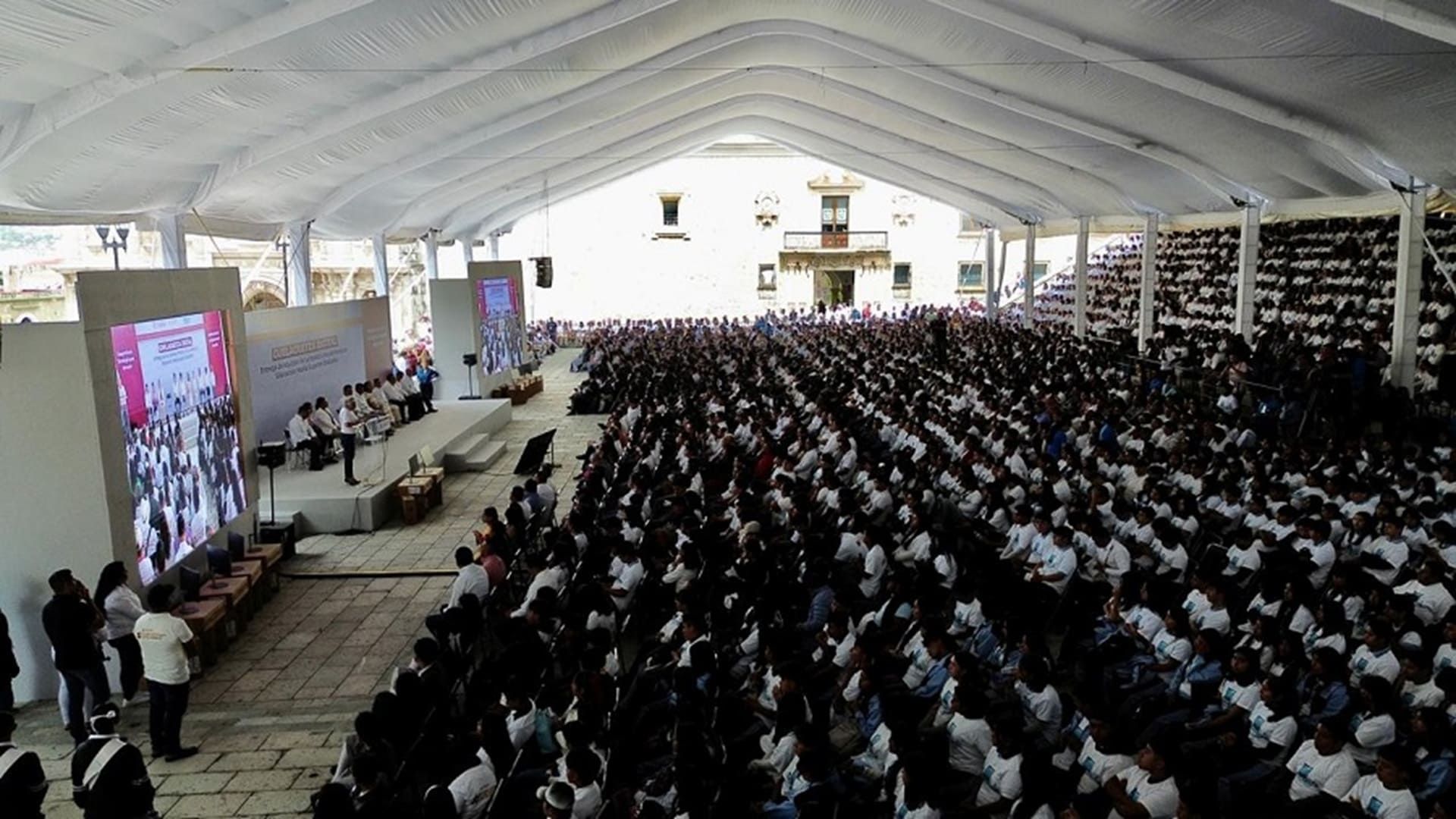 Modernizan con equipo de cómputo a 302 instituciones de educación media superior