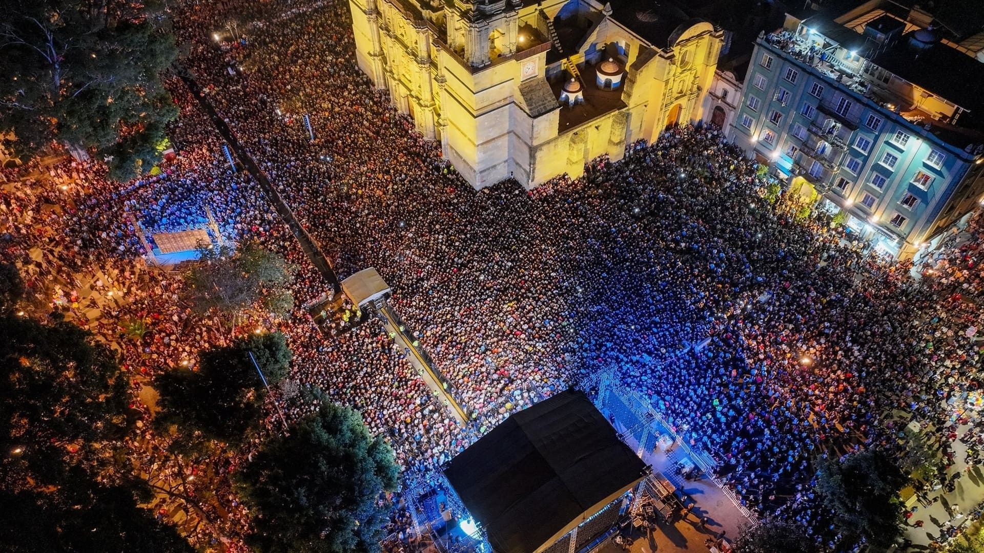 Más de 25 mil bailaron con ritmos de Los Ángeles Azules en la Alameda de León