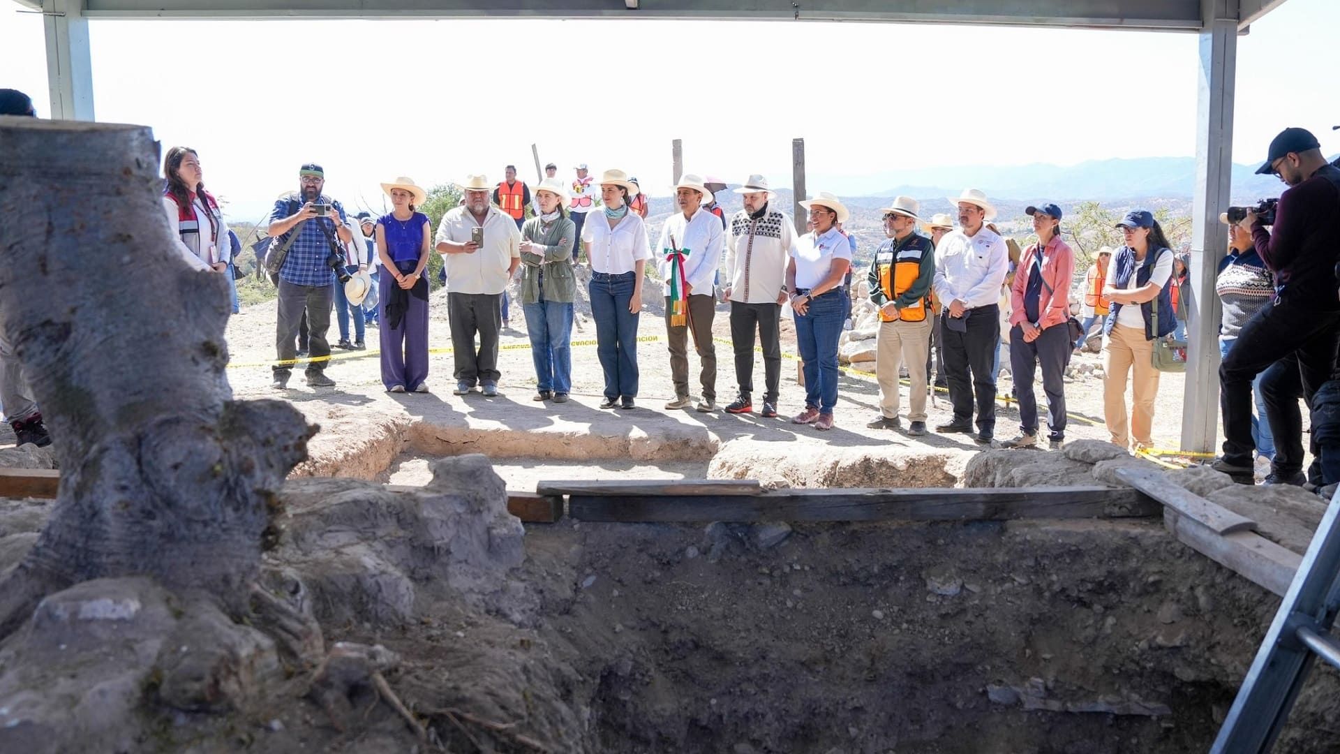 Secretaría de Cultura recorre la Tumba 10 de Huitzo, hallazgo clave en Oaxaca