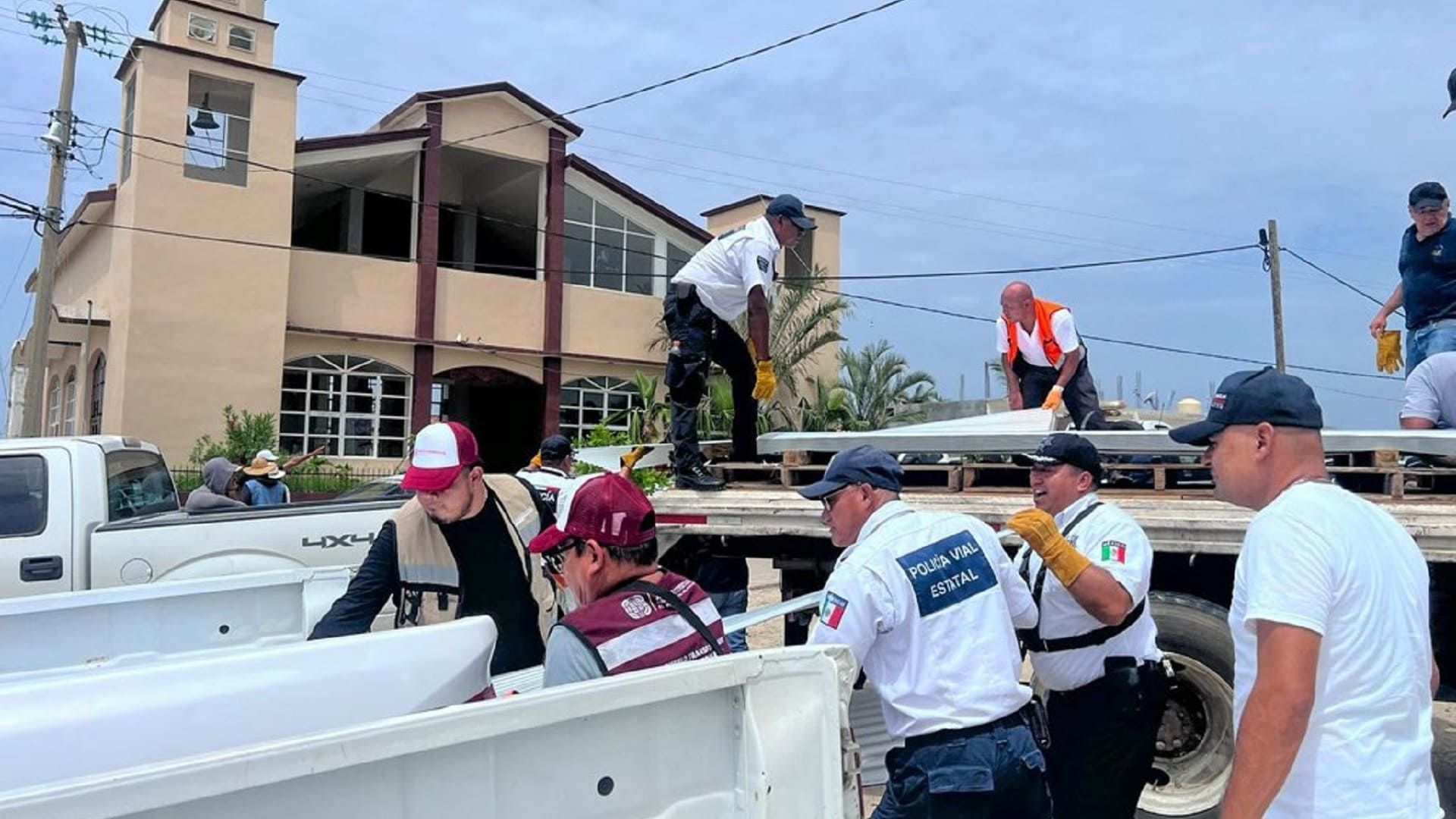 Refuerza Ceabien presencia en Pinotepa Nacional para atención a damnificados