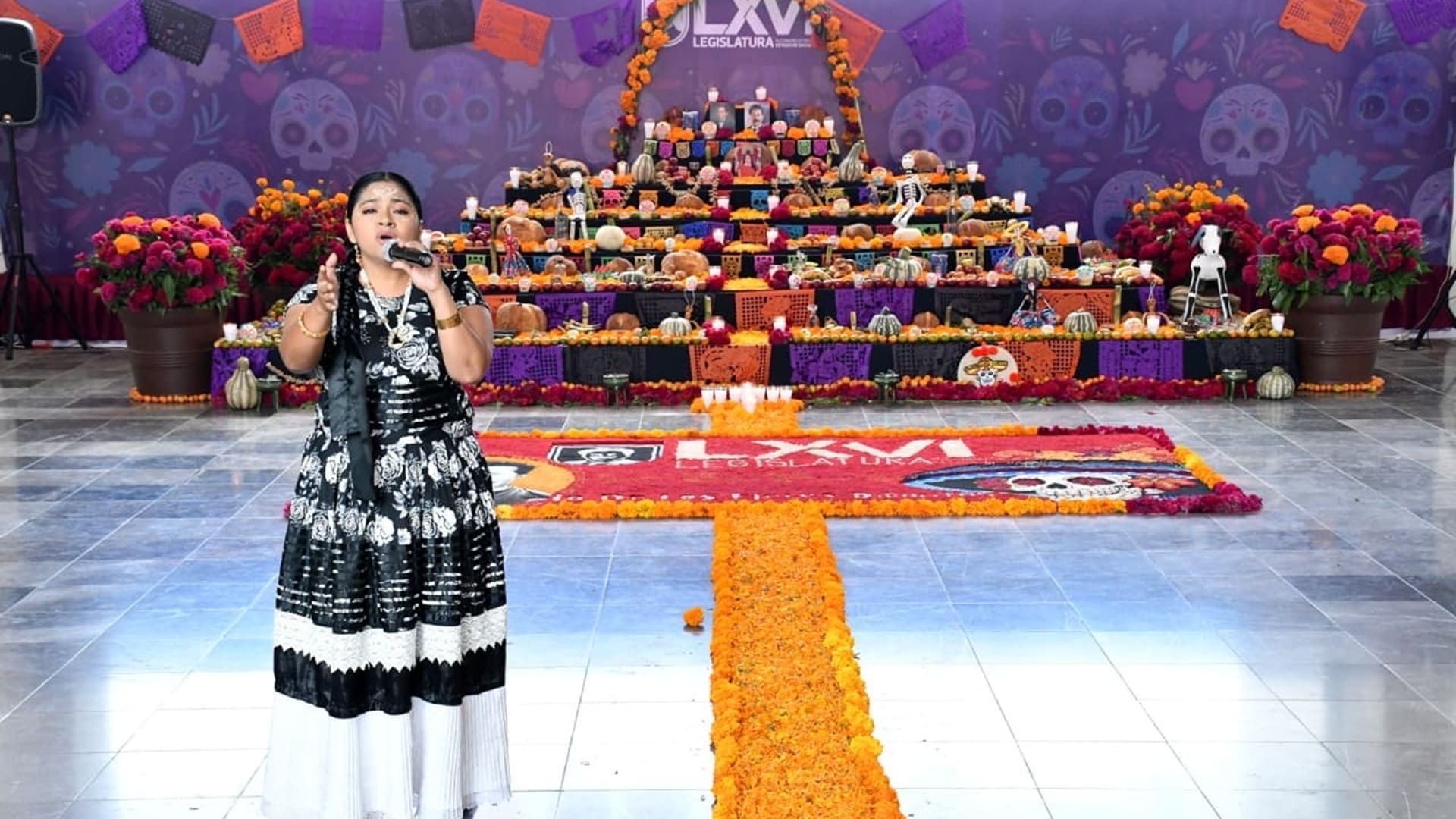 Congreso de Oaxaca instala Altar Monumental de Día de Muertos en honor a las tradiciones oaxaqueñas