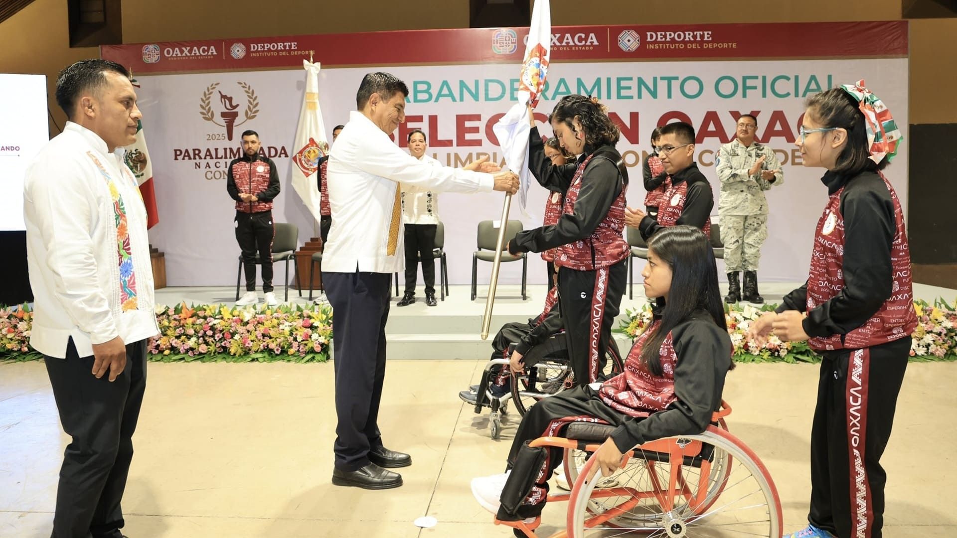 Jara Cruz abanderó a la delegación que participará en los Paranacionales Conade 2025