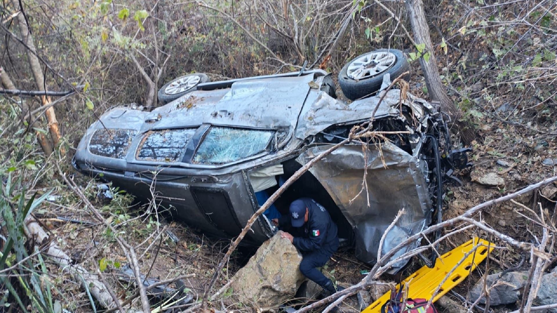 Julio Cárdenas, alcalde de Santa María Huatulco, sufre accidente automovilístico