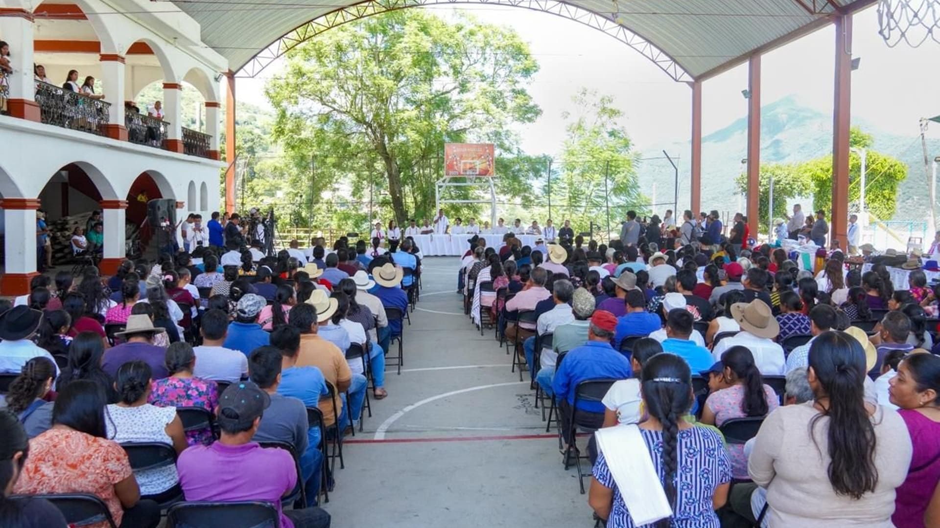 Adidas ofrece disculpa pública a Villa de Hidalgo Yalálag por Oaxaca Slip On