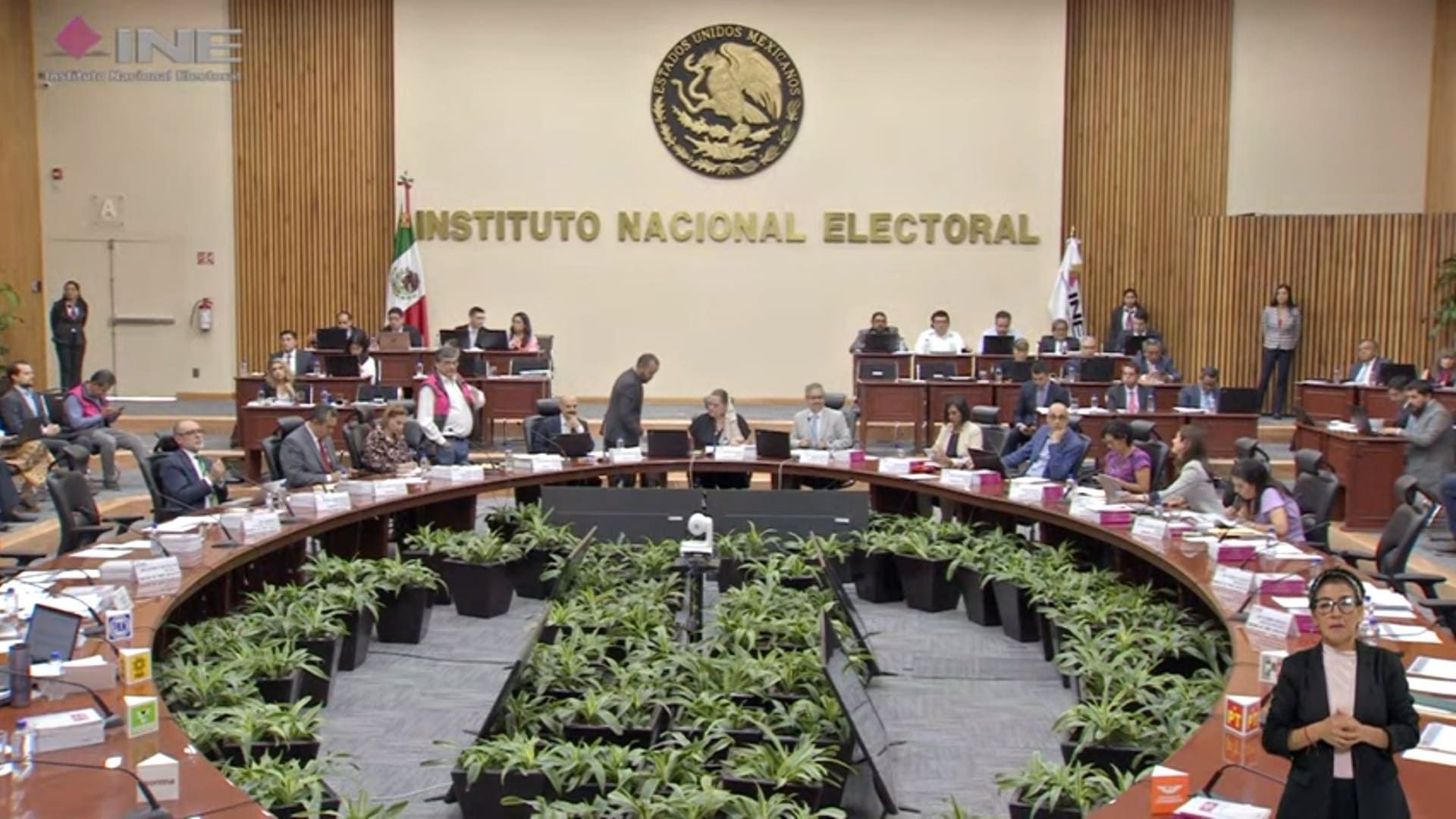 Partidos incumplen con obligaciones fiscales e INE los multa con 31.9 mdp