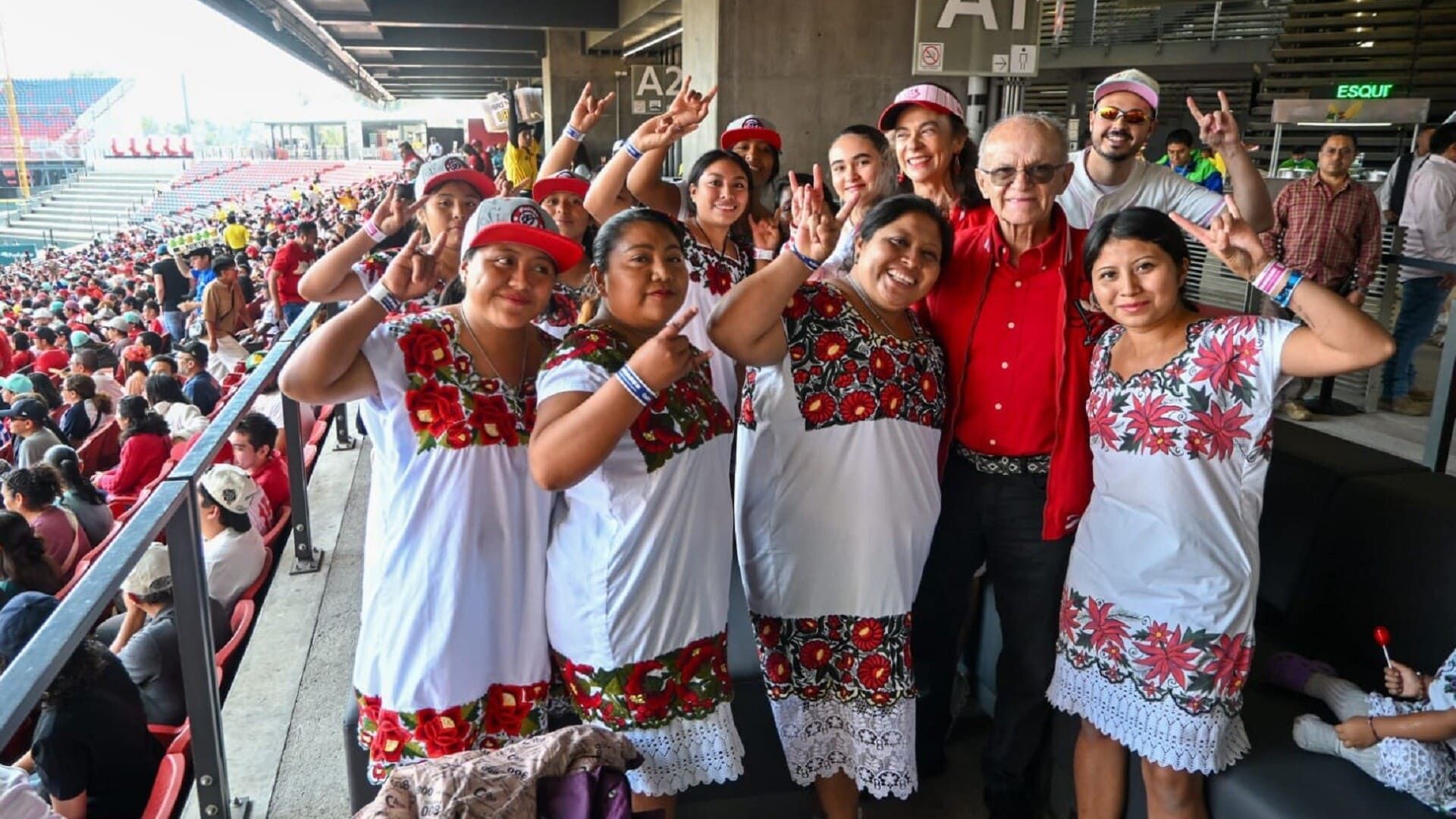 Las Diablitas Mestizas de Hondzonot visitan el Diamante de Fuego