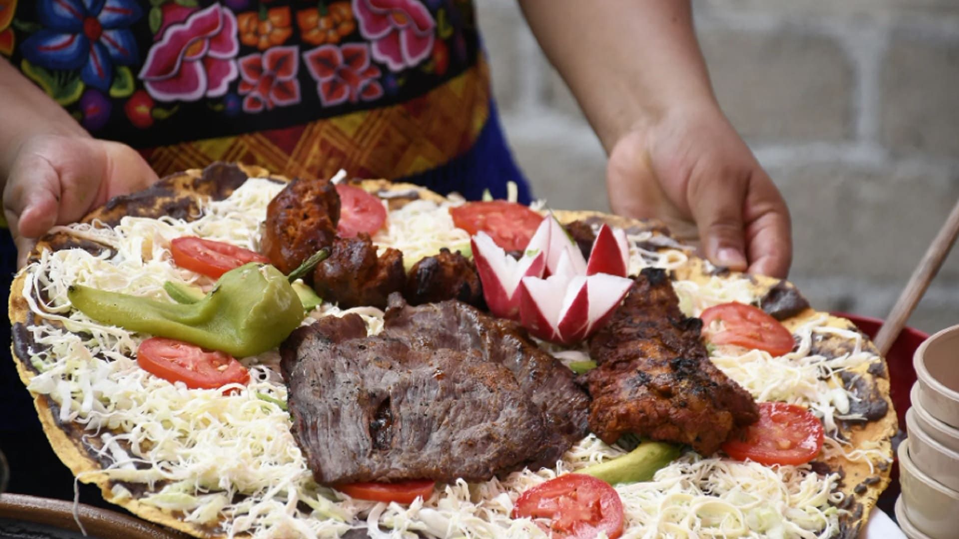 Oaxaca va por récord Guinness de la Tlayuda más grande del mundo