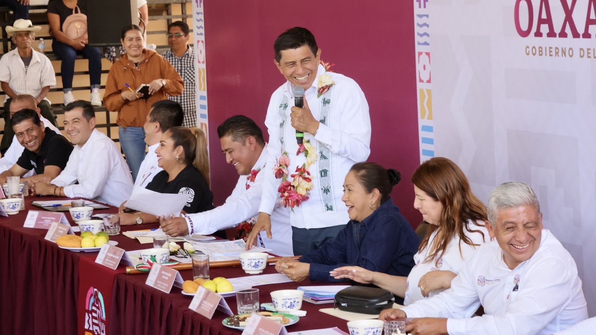 Jara Cruz visita Santiago Zacatepec, donde 93.2% de la población es pobre