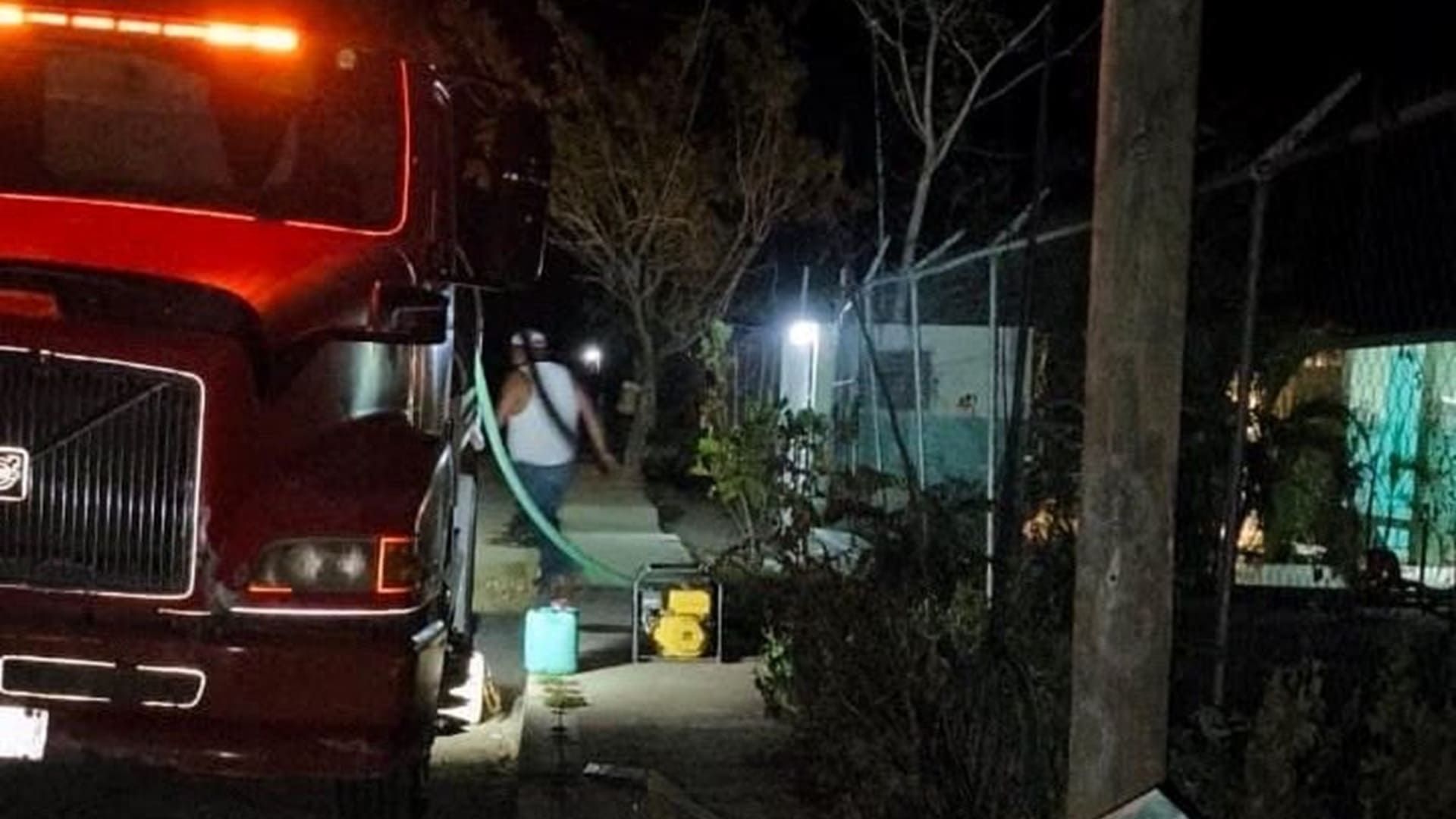 Limpieza y saneamiento en la fosa séptica del Centro de Salud de Corralero