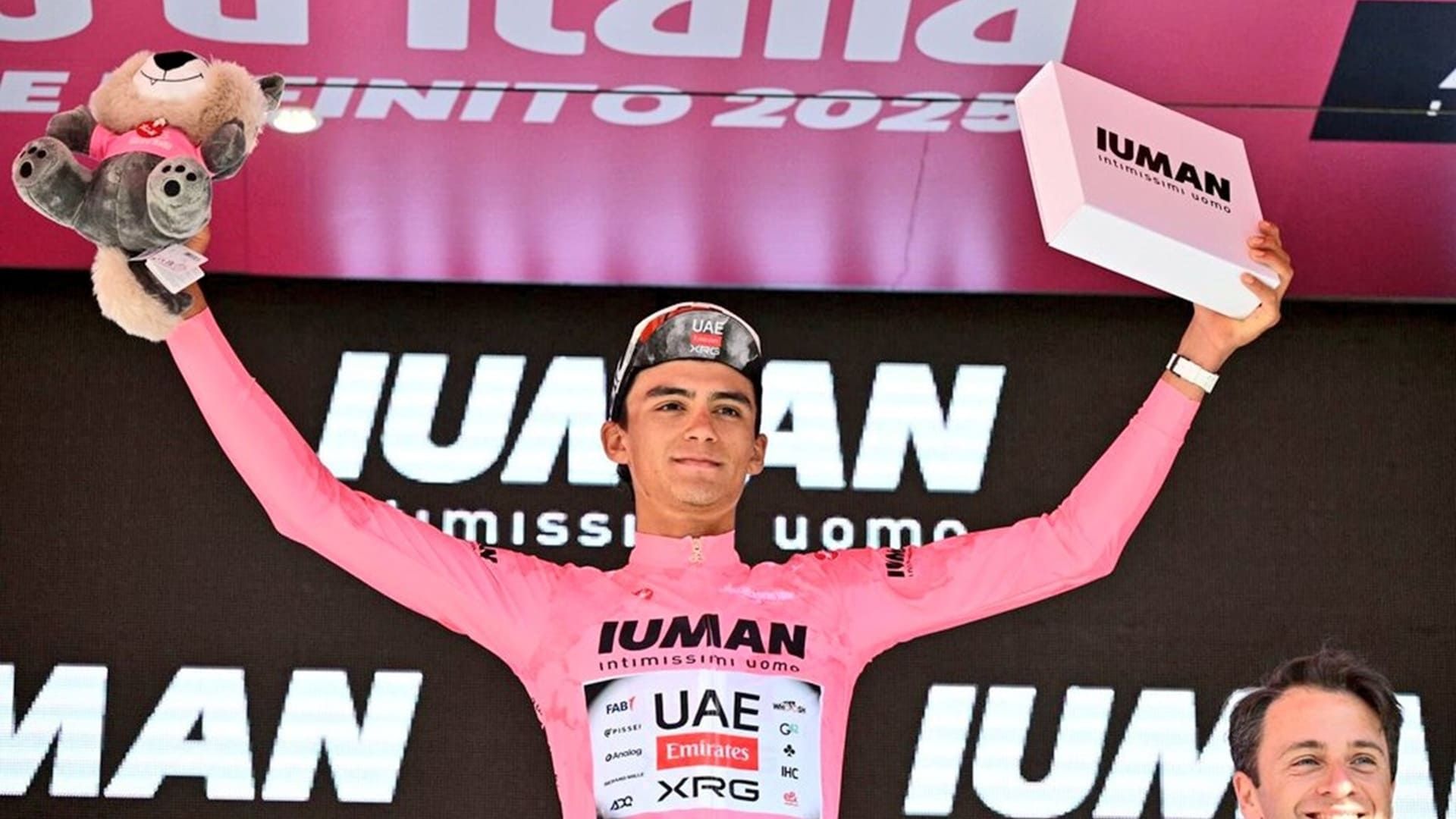 ¡Histórico! El mexicano Isaac del Toro se coloca líder en el Giro de Italia