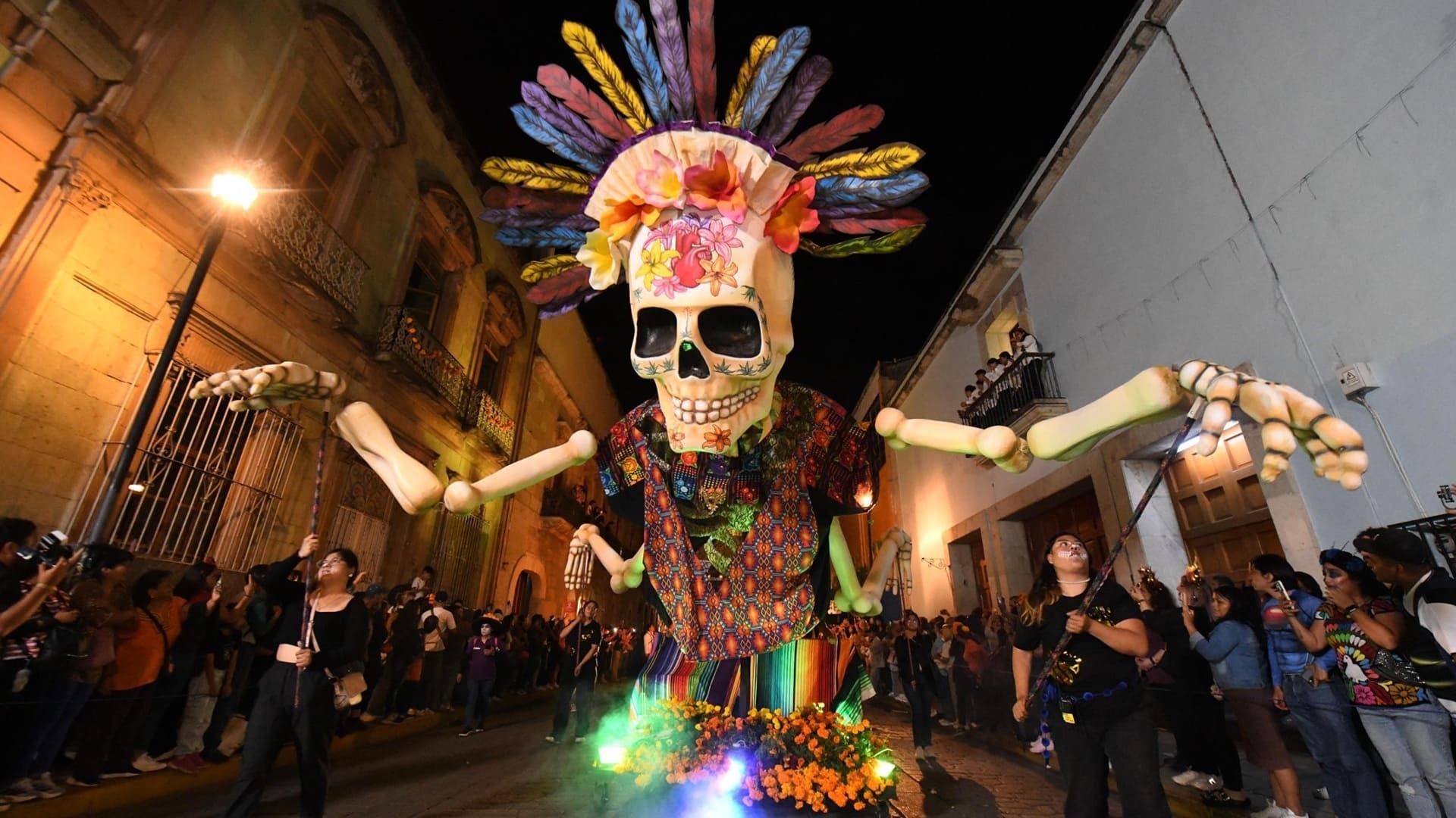 Oaxaca celebra la Gran Comparsa del Día de Muertos 2025 con todo su esplendor