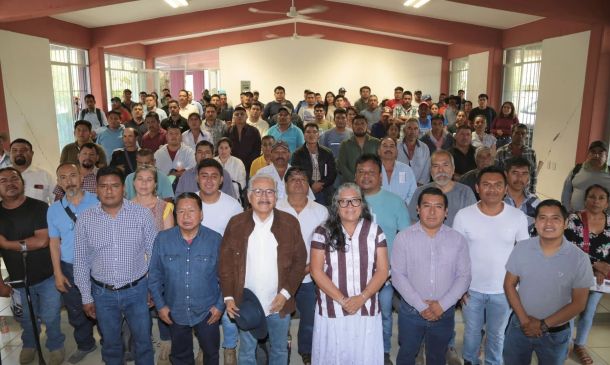 Foro “Iluminando el camino de la 4T” lleva a Miahuatlán información sobre energía eléctrica