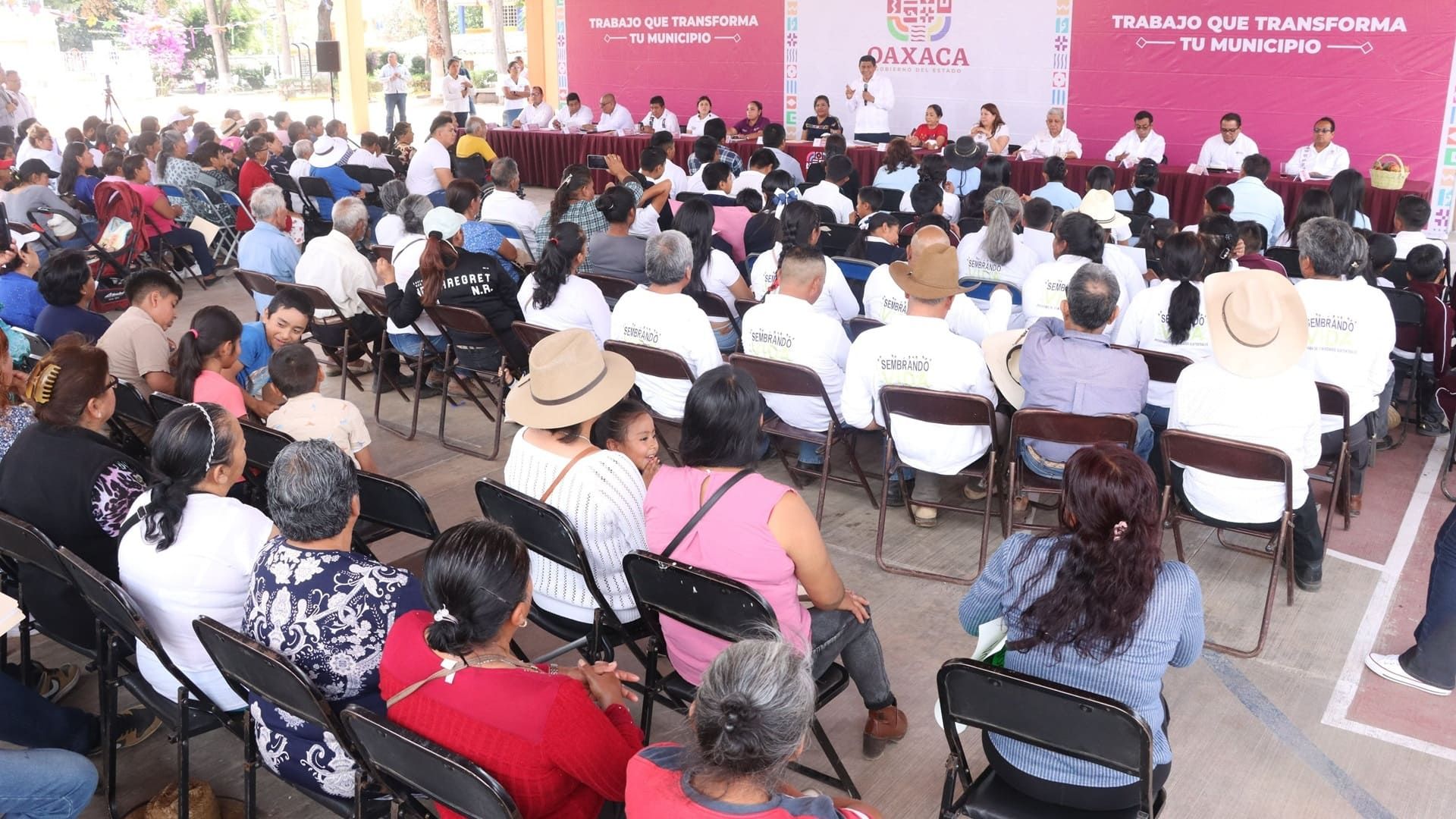Jara Cruz visita San Juan Bautista Suchitepec, municipio de 471 habitantes y 78 por ciento en pobreza
