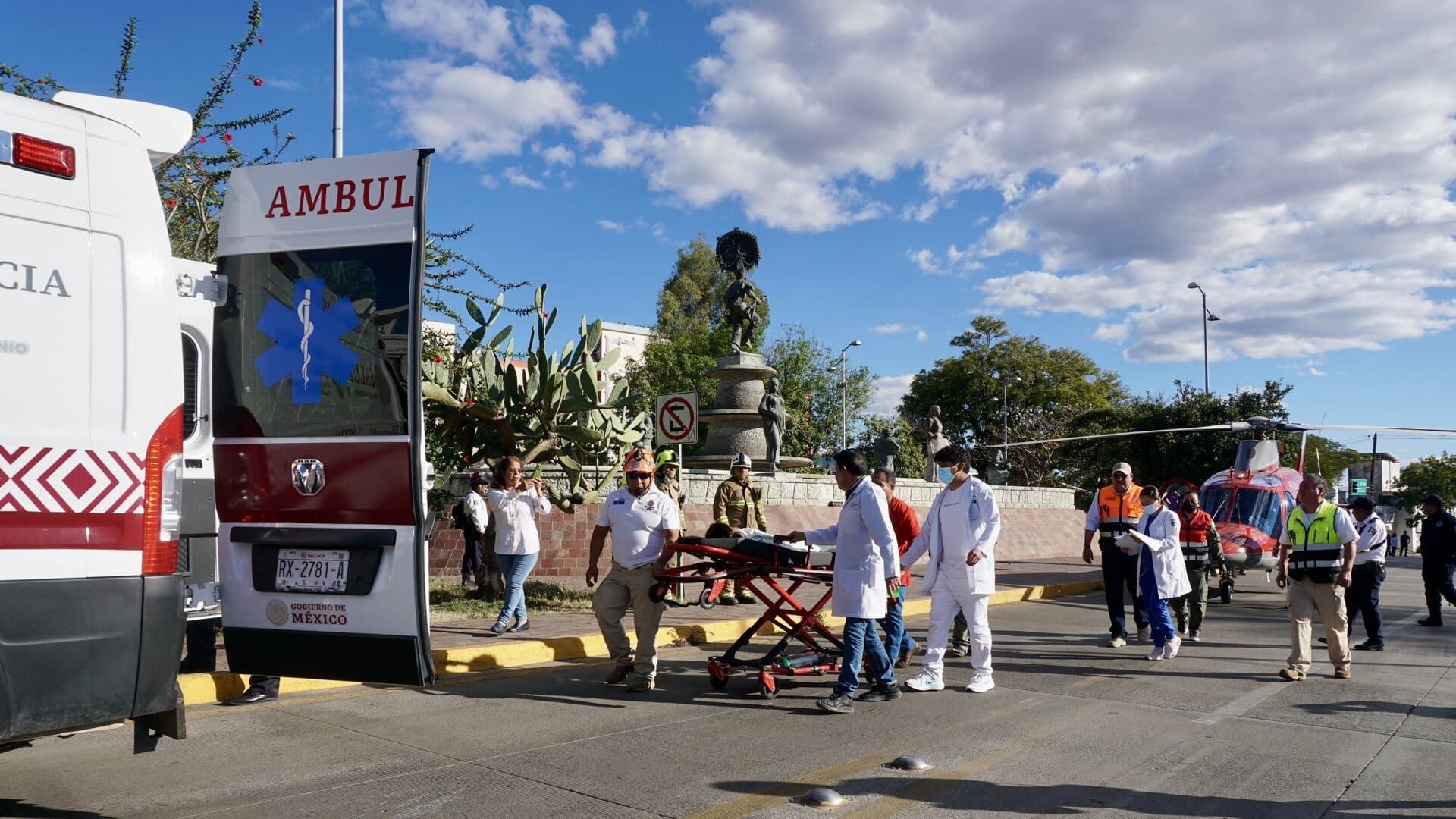 Traslada ambulancia área a menor desde Juquila y aterriza en Calzada Porfirio Díaz de Oaxaca