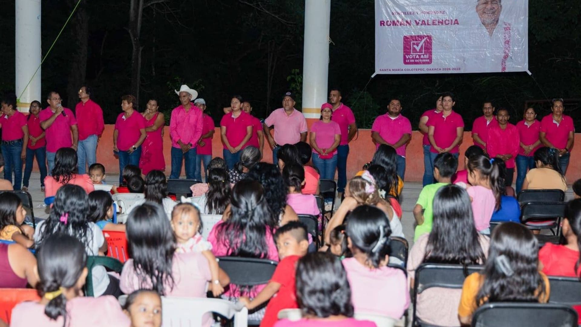 Visita de Román Valencia convoca a centenares en El Salitrero