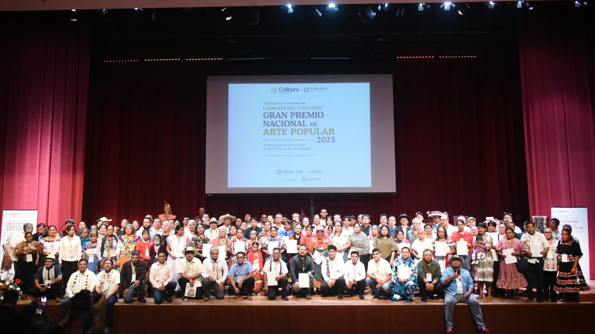 Artesanos de Oaxaca brillan en la 50 edición del Gran Premio Nacional de Arte Popular 2025