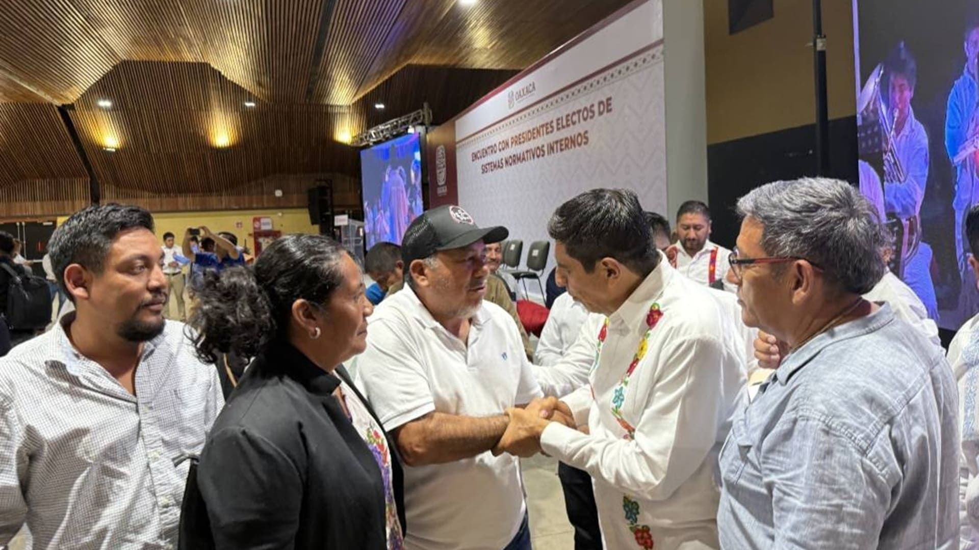 Salomón Jara se reúne con autoridades municipales electas por Sistemas Normativos Internos en Oaxaca