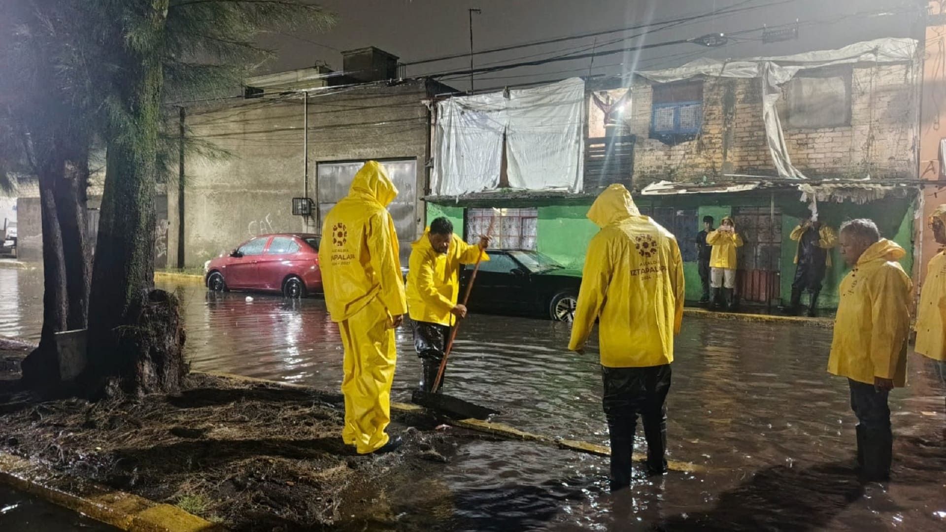 Se inundan 20 colonias de Iztapalapa por intensa tromba