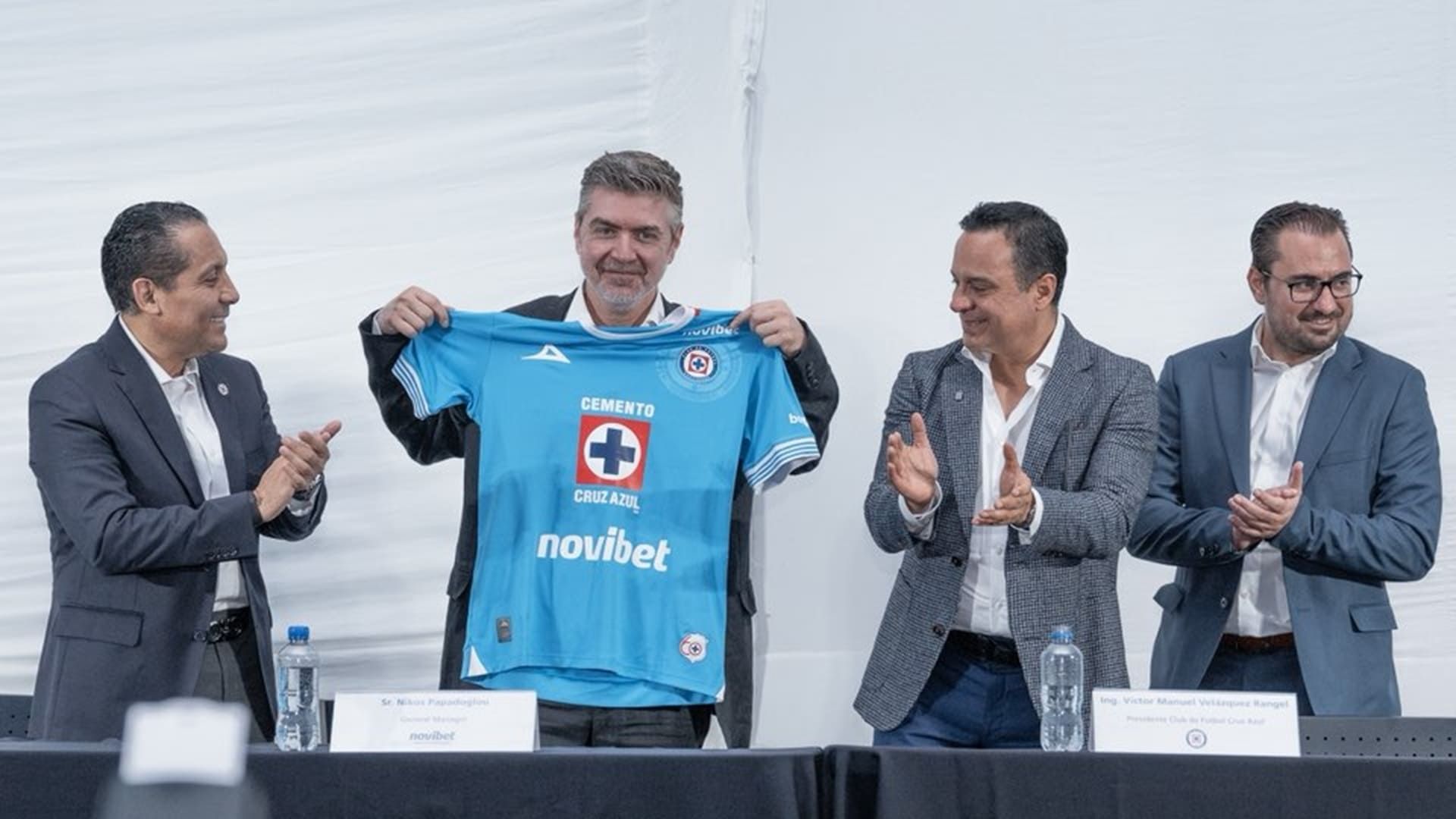 Novibet, la casa de apuestas deportivas, es nuevo patrocinador de Cruz Azul