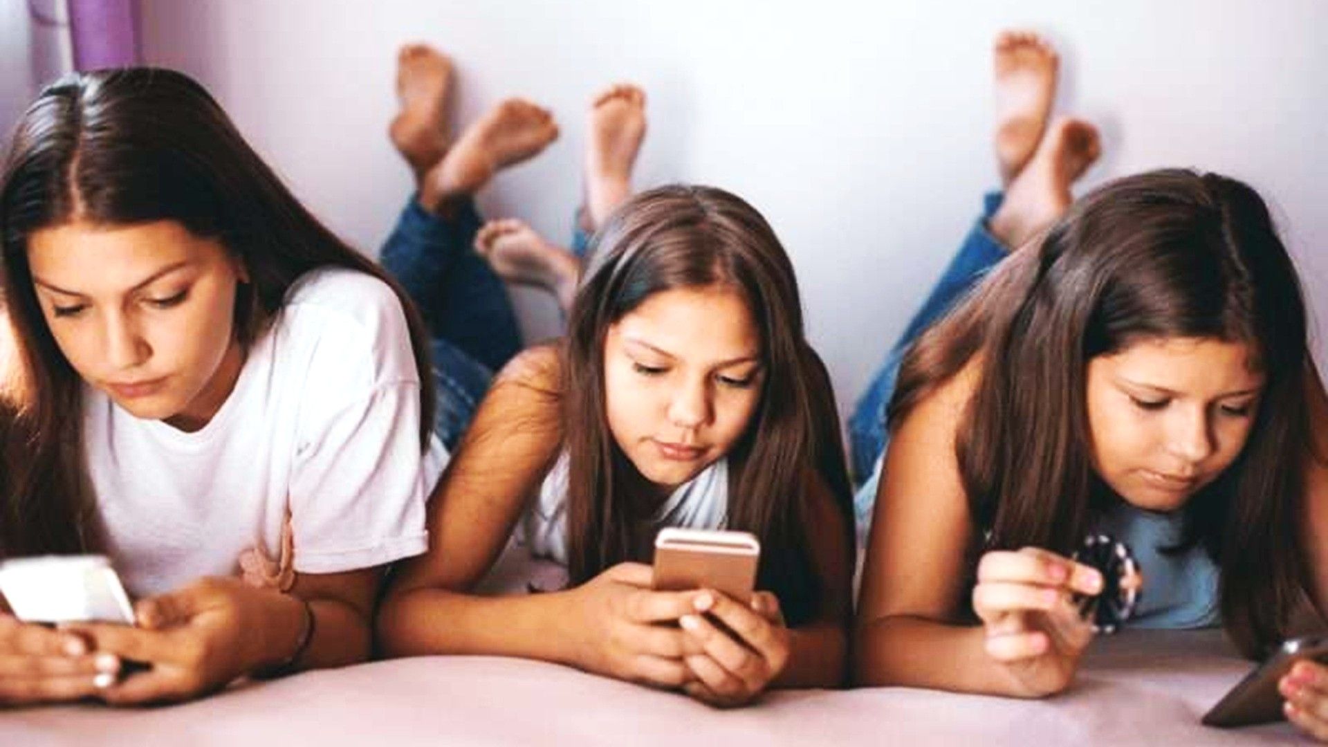 Nueva ley prohíbe que menores de 15 años usen redes sociales