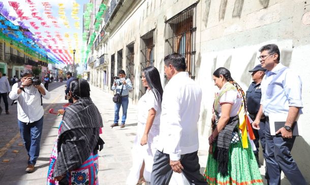 Sismo de magnitud 4.5 sorprende al gobernador de Oaxaca durante conferencia