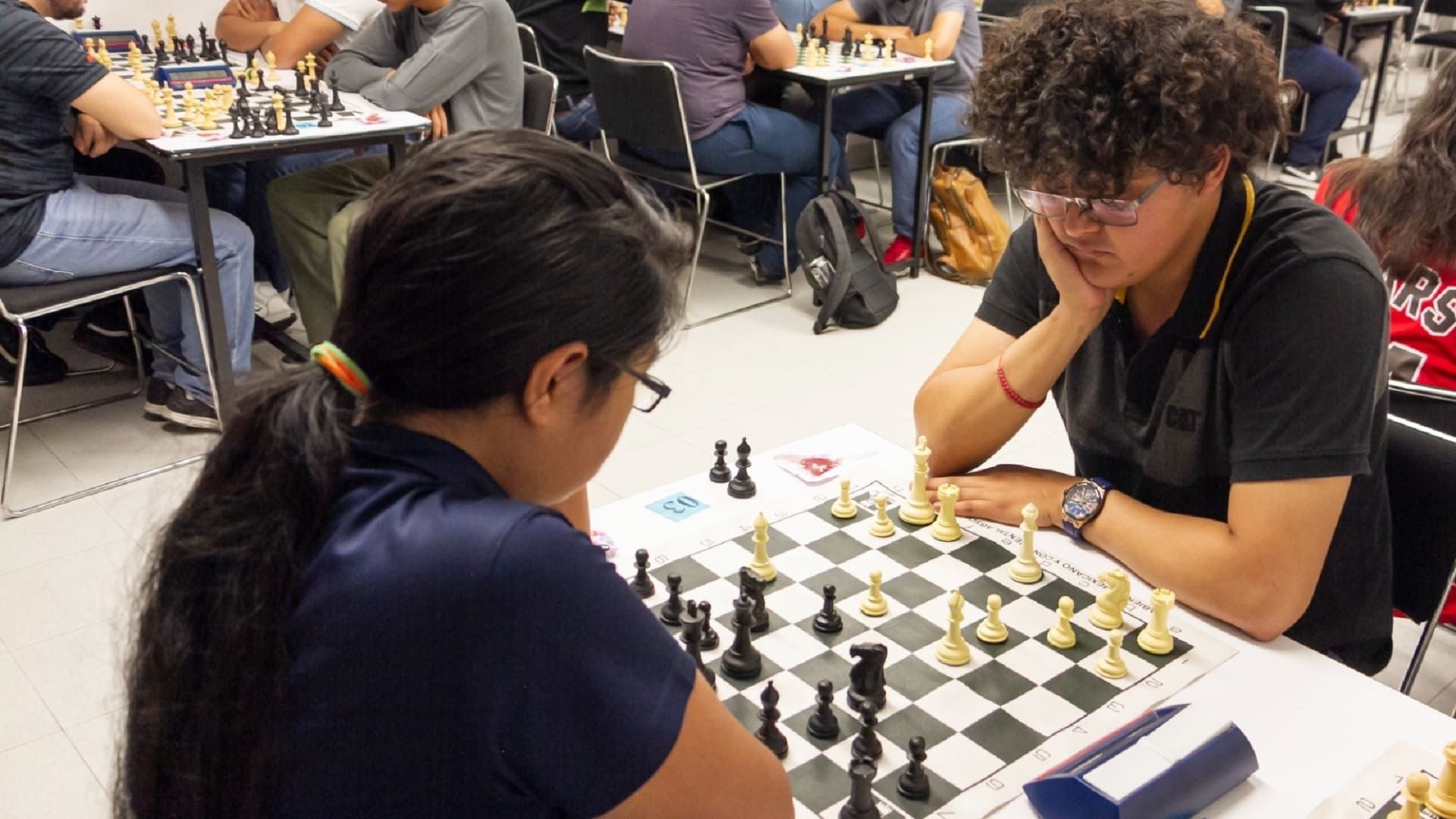Deporte UNAM celebra amistad con ajedrez, bicitren y yoga