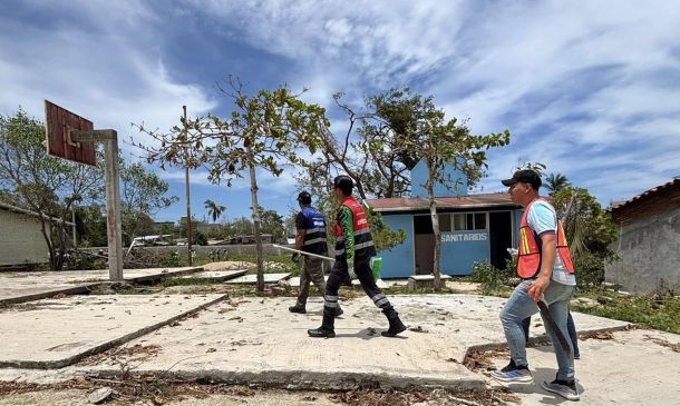 Arranca en Oaxaca reconstrucción de 377 escuelas siniestradas por el huracán Erick