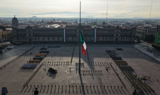 Encabeza Sheinbaum ceremonia en memoria de las víctimas de los sismos de 1985 y 2017