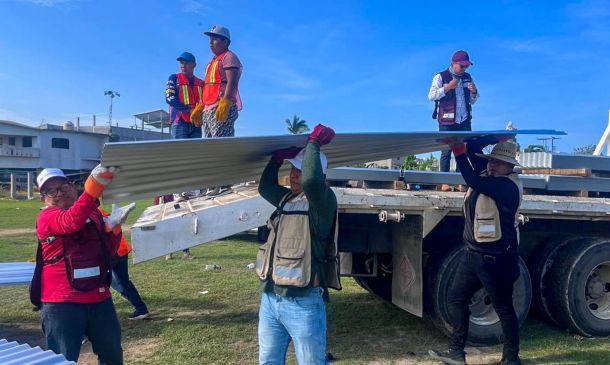 Contabilizan entrega de 84 mil 742 láminas en municipios afectados por huracán Erick