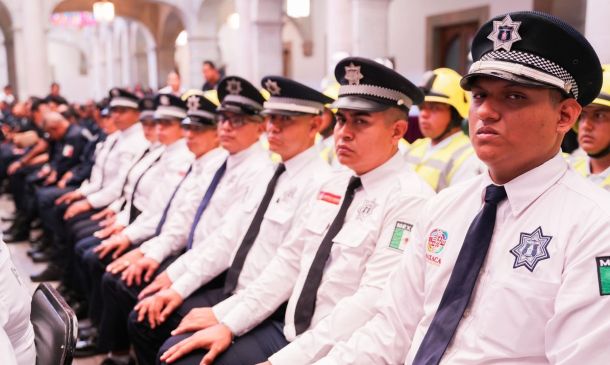 Renuevan uniformes a corporaciones de seguridad pública de Oaxaca