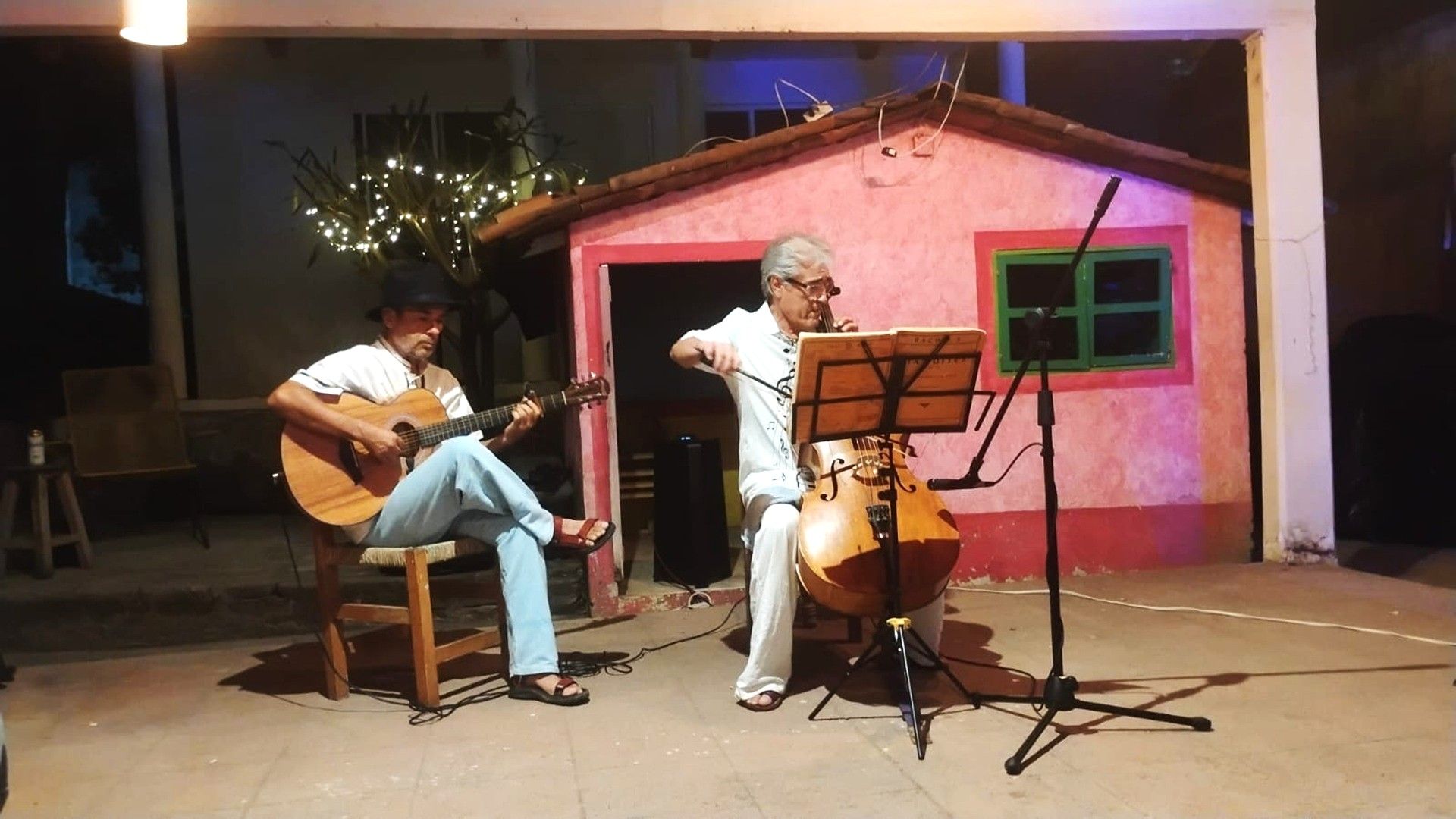 “Danzas del mundo”, una velada magistral de violonchelo solo en Pinotepa Nacional