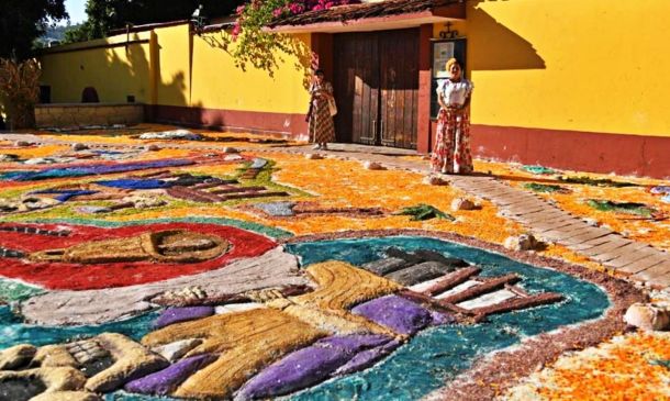 Jalatlaco, el Barrio Mágico de Oaxaca, sorprende con un tapete artesanal de 250 metros