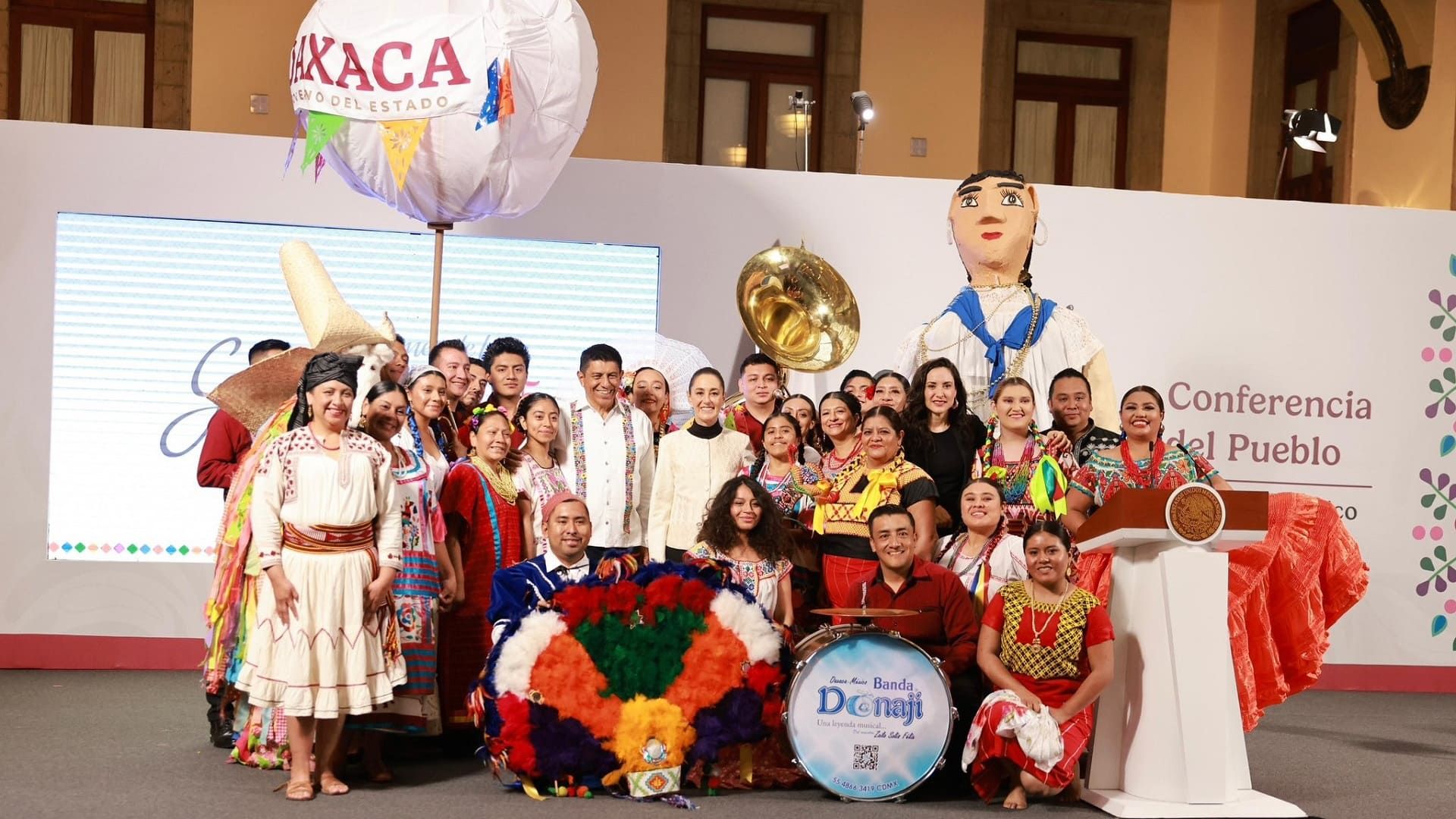 Gran presentación de la Guelaguetza en Palacio Nacional