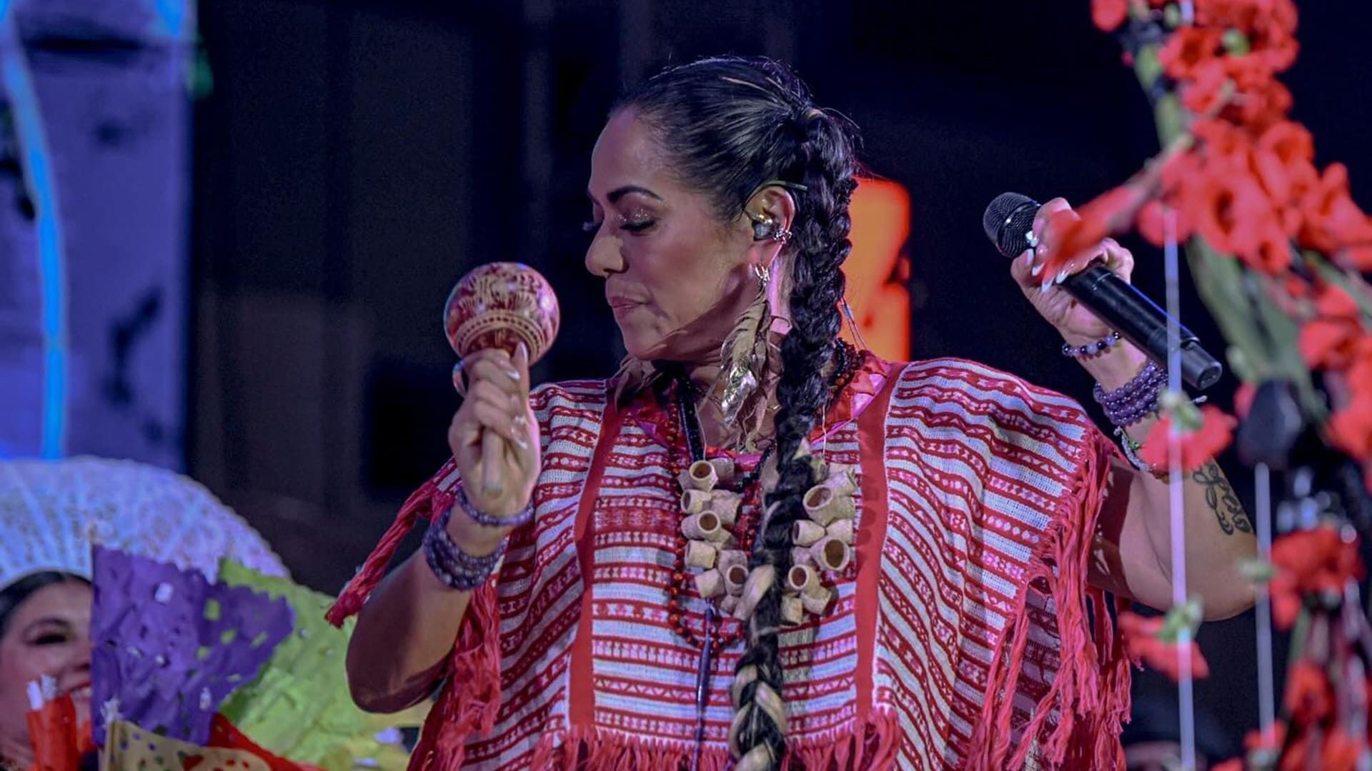 Lila Downs comparte entrañable anécdota con su madre en el mercado