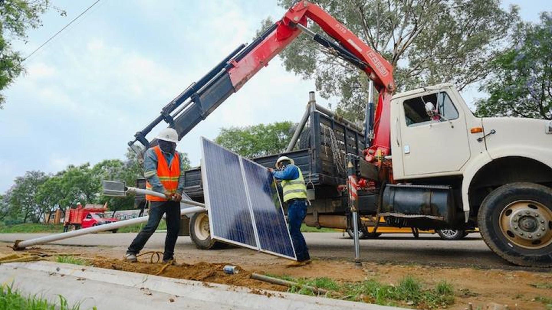 Instalan 61 luminarias en San Juan Chilateca, en Valles Centrales