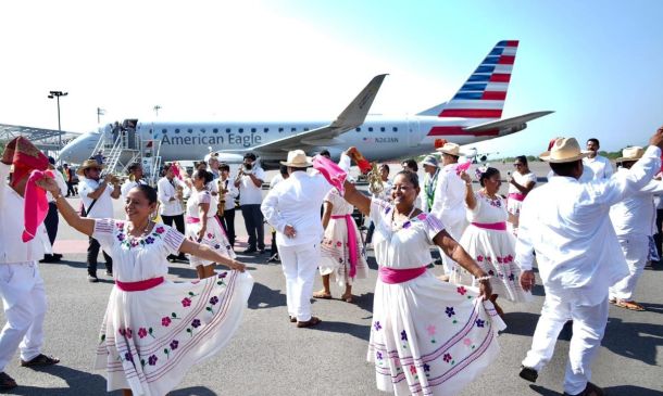 Puerto Escondido recibe segundo vuelo internacional procedente de Dallas