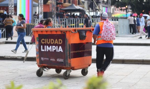 Refuerzan labores de recolección de basura en el centro de la capital